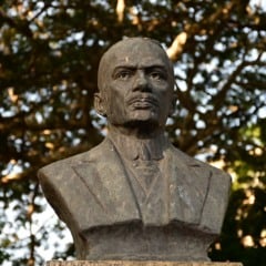 Restauração bustos praça Costa Pereira