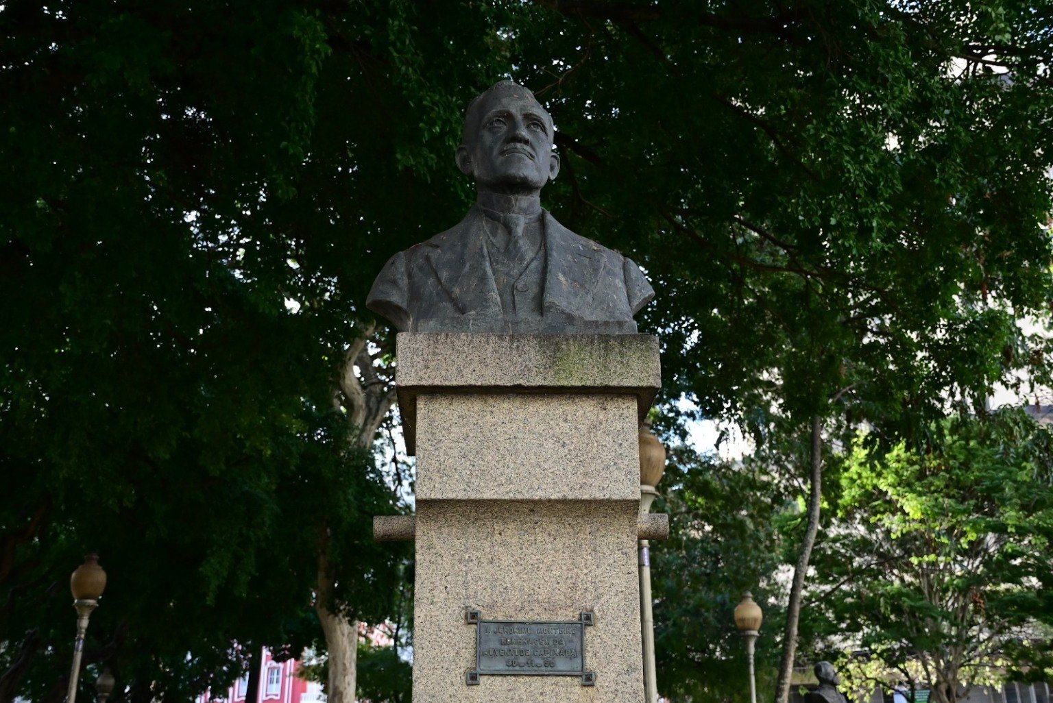 Restauração bustos praça Costa Pereira
