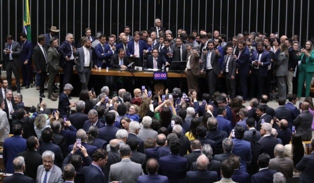 Sessão na Câmara dos Deputados é aberta após obstrução
