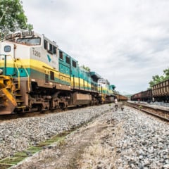 Locomotiva da Vale com vagões cheios de minério. Foto: Vitor Nogueira