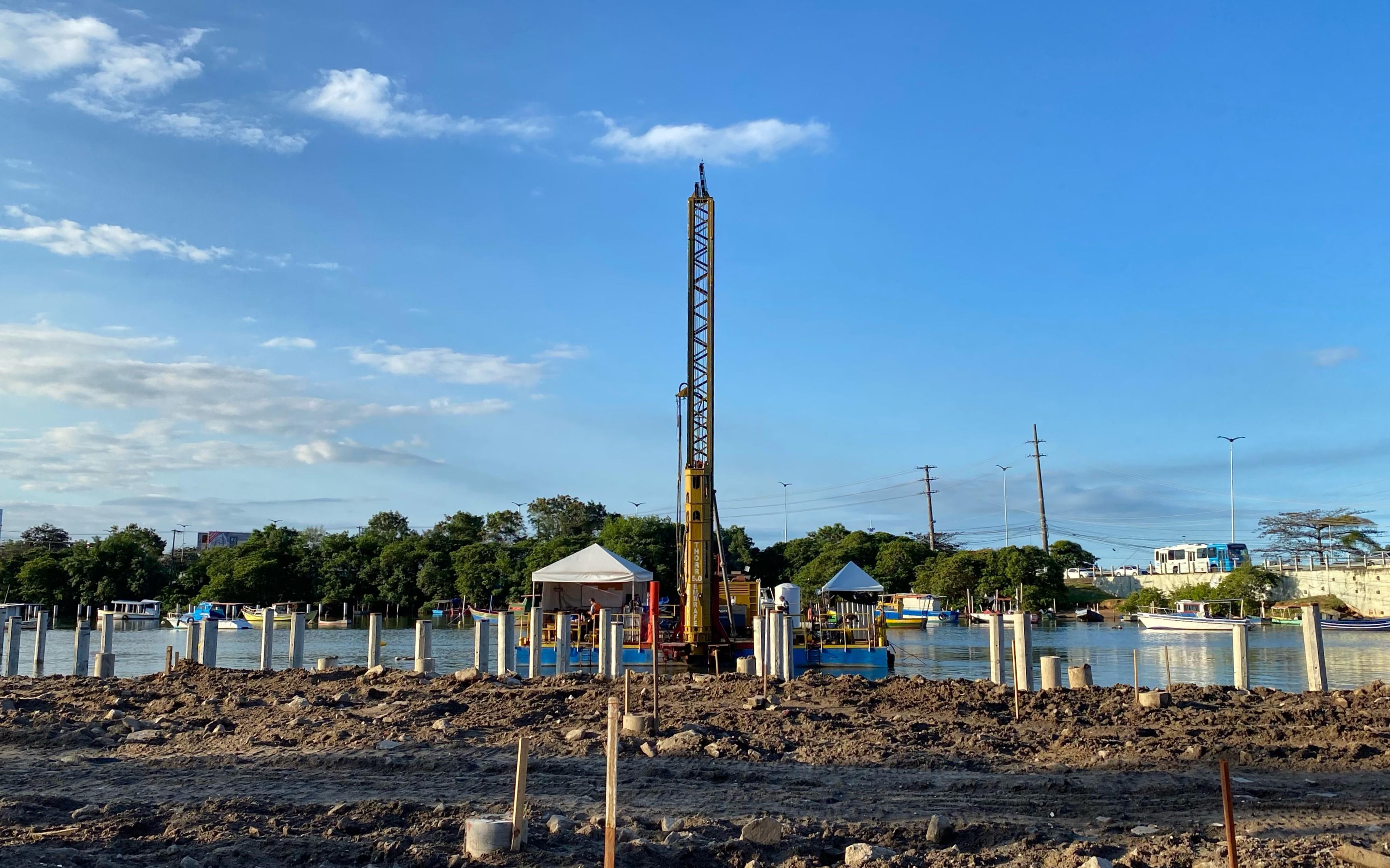 Obras canal de Camburi