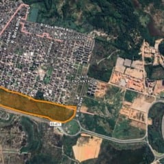 A área em Vale Encantado, marcada em laranja, tem cerca de 100 mil metros quadrados e deve abrigar carros e máquinas pesadas importados pelos portos do município. Crédito: Reprodução