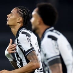 Danilo, Newton e Savarino marcaram os gols do Fogão na primeira etapa (Foto: Vítor Silva/BFR)