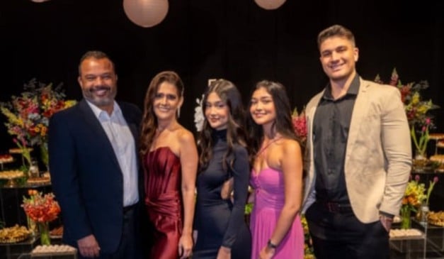 Uma noite super para homenagear Paula Azeredo, que segundo a turma foi uma festa e tanto