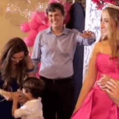 Filho da apresentadora Roberta Salgueiro viraliza nas redes (Foto: Reprodução/Instagram @betasalgueiro)