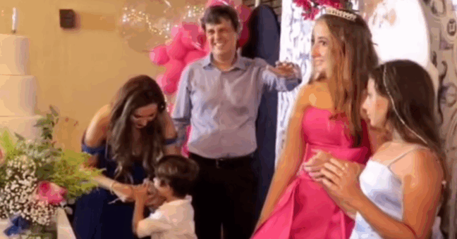 Filho da apresentadora Roberta Salgueiro viraliza nas redes (Foto: Reprodução/Instagram @betasalgueiro)