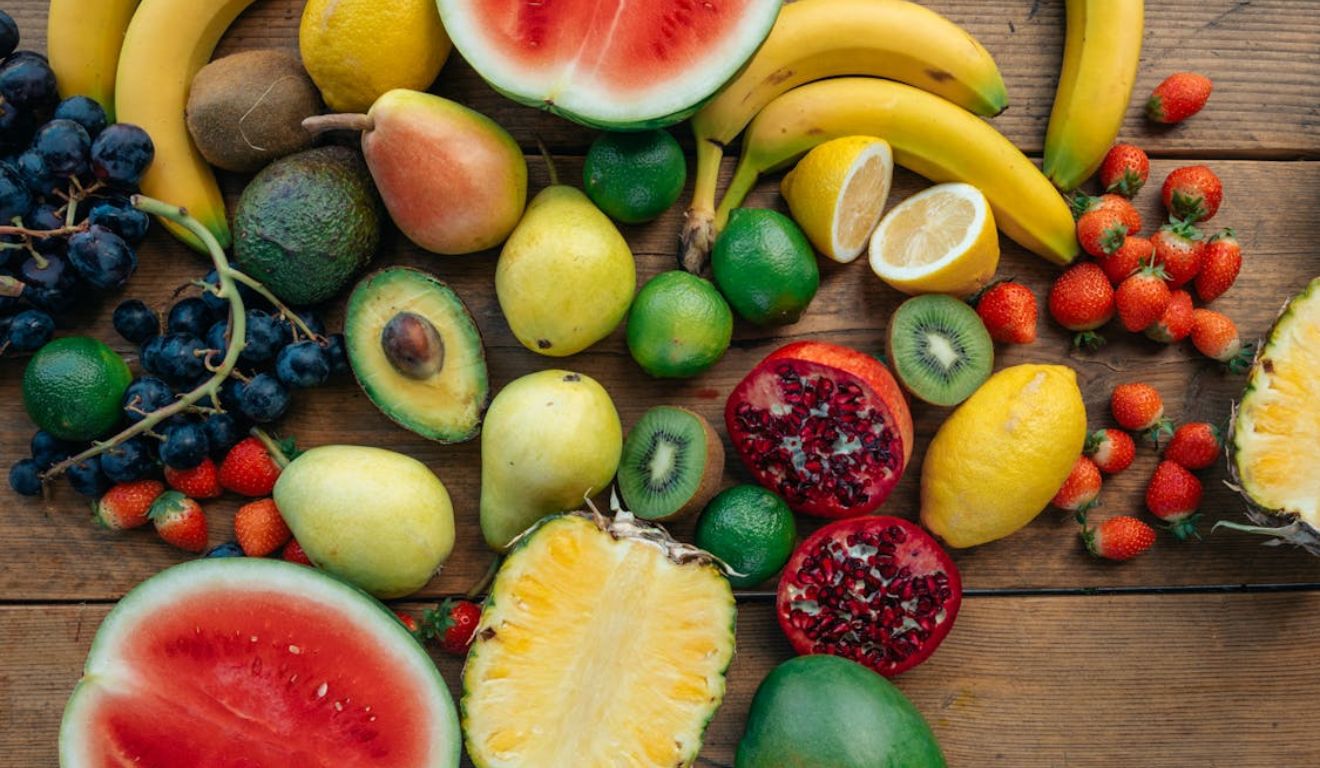 Conheça 8 frutas que ajudam na sua dieta