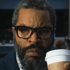 Ice Cube tenta salvar o mundo em um filme descompensado (Foto: Reprodução/Prime Video)