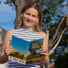 Carla Carvalho Lopes trabalha com educação há 34 anos e escreveu o livro (Foto: Secom/Felipe Reis)