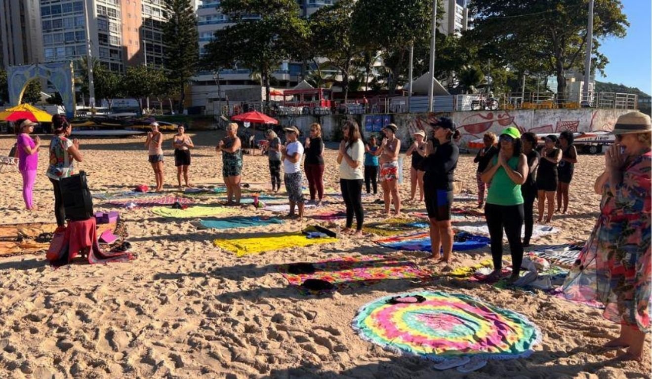 Aulas de ioga acontecem toda segunda-feira (Foto: Ascom/Prefeitura de Vila Velha)