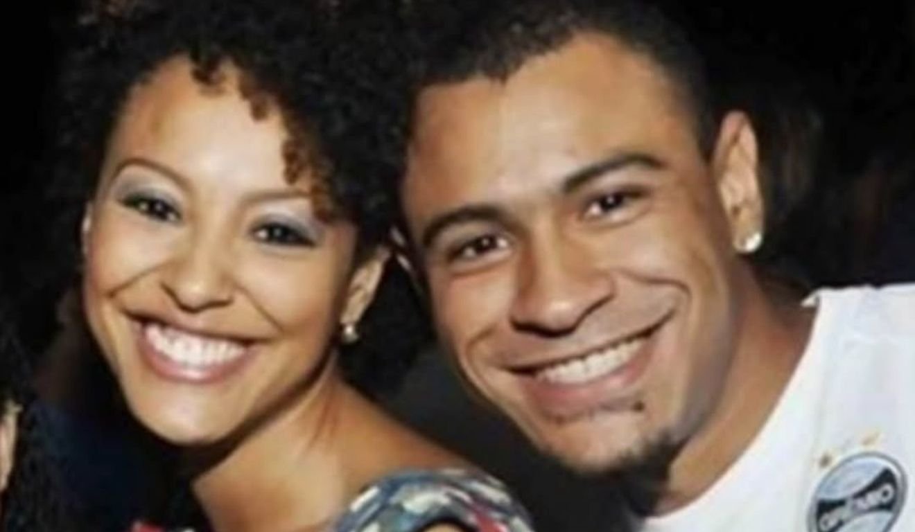 Foto: Sheron Menezzes ao lado do irmão Draiton (Foto: Reprodução/Instagram @sheronmenezze)
