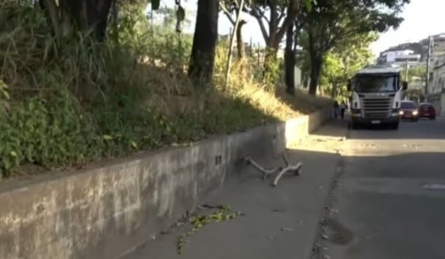 motociclista morre ao bater em mureta