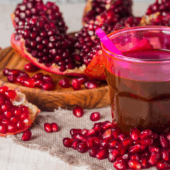 Rico em antioxidantes, o suco de romã é apontado como aliado natural na proteção do coração/Foto: Canva