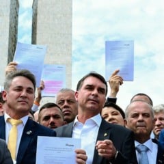 Oposição em coletiva de imprensa no Congresso após prisão de Bolsonaro