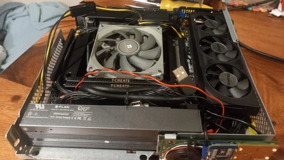 PC dentro do Xbox 360 Slim surpreende pela integração criativa