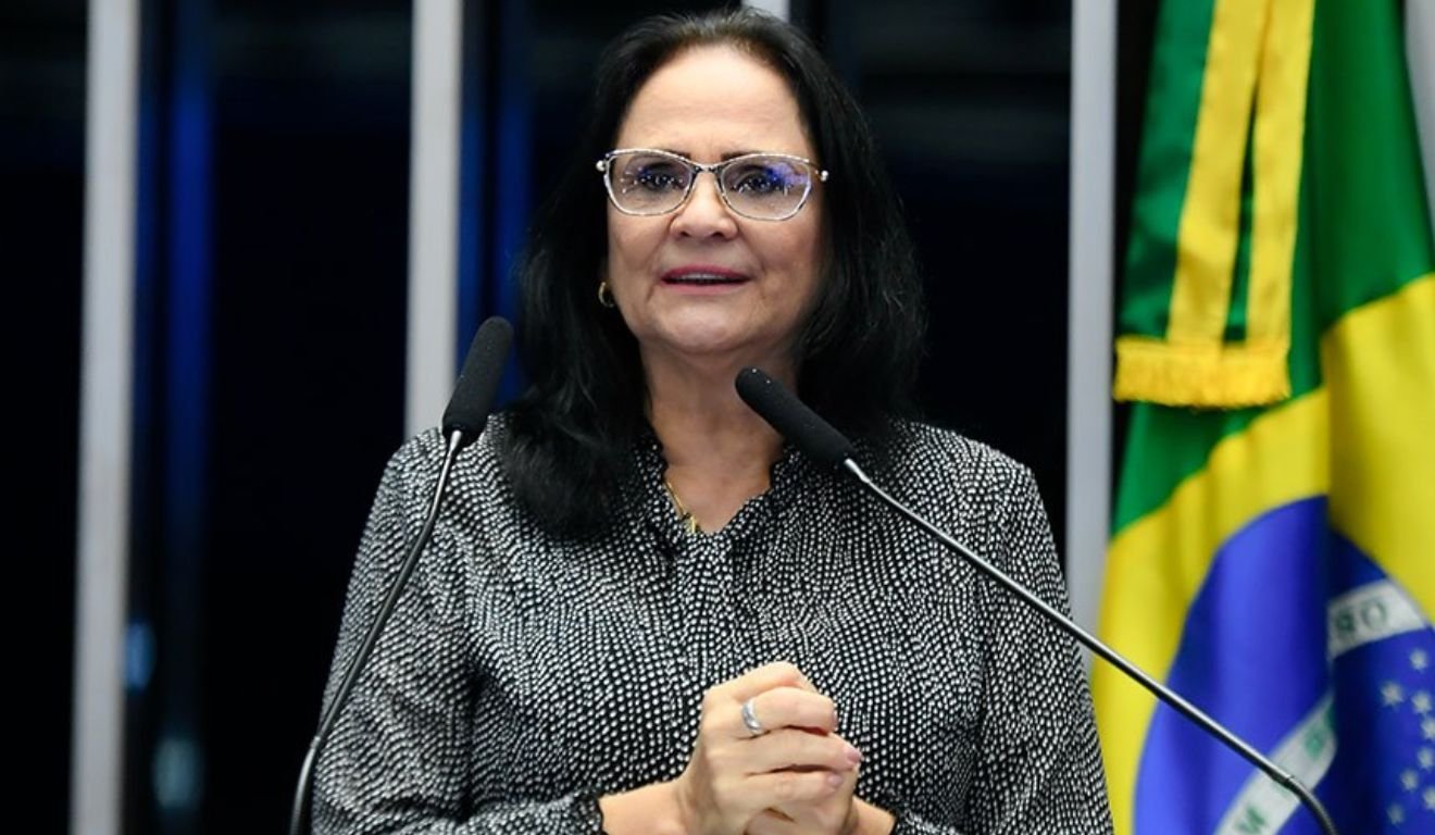 A senadora Damares Alves