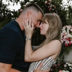 Taylor e Travis anunciaram o noivado na terça-feira (26) (Foto: Reprodução/Instagram/@taylorswift)