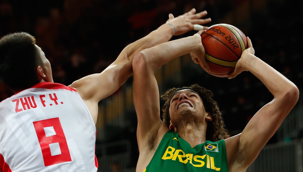 Anderson Varejão do Brasil disputa partida contra China durante as competições de Basquete nos Jogos Olímpicos de Londres em 04 de agosto de 2012 em Londres, Inglaterra. Foto: Washington Alves/AGIF/COB
