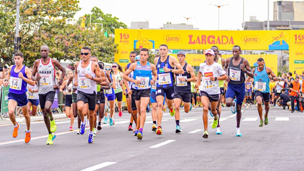 Dez Milhas Garoto 2023. Largada do pelotão de elite.
