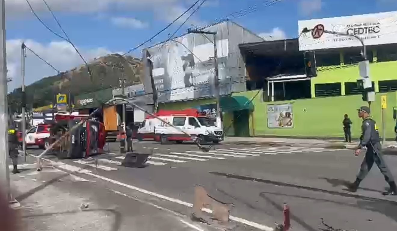 Acidente com carro do Corpo de Bombeiros em Cariacica