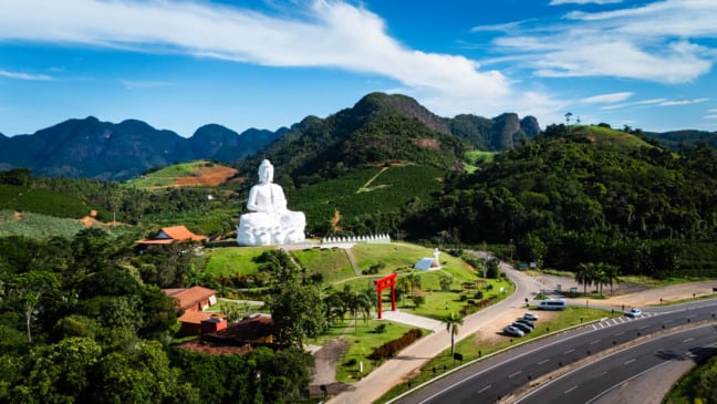O Buda de Ibiraçu no Mosteiro Zen Morro da Vargem, se transformou em um dos ícones turísticos do Espírito Santo – Foto: Divulgação | Sebrae/ES