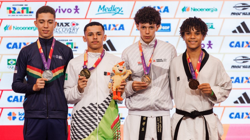 2025.09.23 - Brasilia/DF - Jogos da Juventude CAIXA Brasilia 2025 - Local: CICB - Cerimonia de Premiação do Taekwondo - Masculino - 63kg - Ouro: Gabriel Fonseca (SP) , Prata: Luiz Felipe Lopes (PE) Bronze: Rafael Fernando (MG) e Gabriel Oliveira (ES) - Foto:Gabriel Heusi/COB