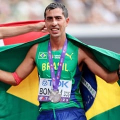 Caio Bonfim ganha a inédita medalha de prata, a sua terceira, em Mundiais, nos 35 km (foto: Fernanda Paradizo/CBAt)
