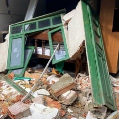 Caminhão desgovernado atinge casa e assusta moradores em Colatina (1)