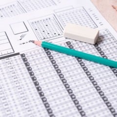 Os salários variam de R$ 2.268 a R$ 37.765, de nível superior, sendo alguns necessitando de tempo de experiência. Foto: Freepik