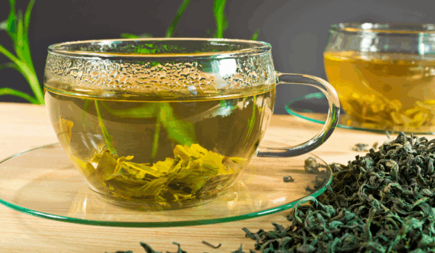 A tanchagem é uma planta medicinal utilizada no preparo de chás, conhecida por suas propriedades anti-inflamatórias (Foto: Reprodução)