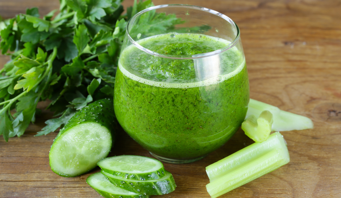 Revitalize seu corpo e fortaleça sua imunidade com o suco detox bomba de imunidade, um aliado poderoso na desintoxicação e proteção contra doenças/Foto: ChatGPT
