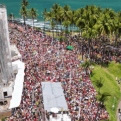Manifestantes se concentram em Salvador durante ato nacional contra a anistia e a PEC das Prerrogativas/Foto Estadão