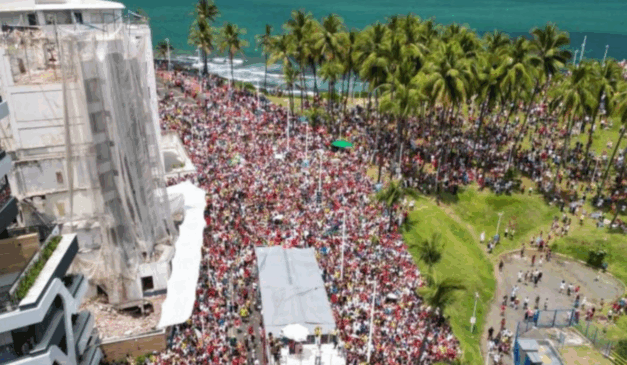 Manifestantes se concentram em Salvador durante ato nacional contra a anistia e a PEC das Prerrogativas/Foto Estadão