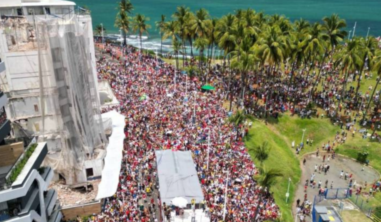 Manifestantes se concentram em Salvador durante ato nacional contra a anistia e a PEC das Prerrogativas/Foto Estadão