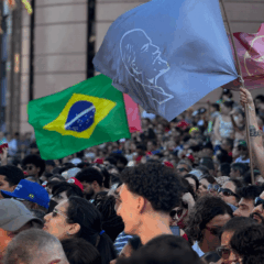 Manifestantes se concentram em frente à Assembleia Legislativa do Espírito Santo em ato contra a PEC da Blindagem e o projeto de anistia/Crédito: Lucas Stefanelli/ Mandato Camila Valadão