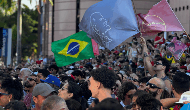 Manifestantes se concentram em frente à Assembleia Legislativa do Espírito Santo em ato contra a PEC da Blindagem e o projeto de anistia/Crédito: Lucas Stefanelli/ Mandato Camila Valadão