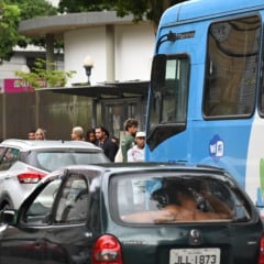 Pontos de ônibus lotados em Vitória
