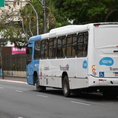 Pontos de ônibus lotados em Vitória