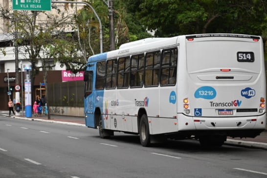 Pontos de ônibus lotados em Vitória