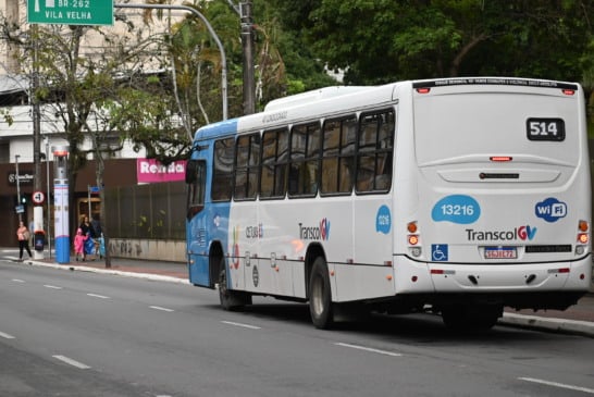Pontos de ônibus lotados em Vitória