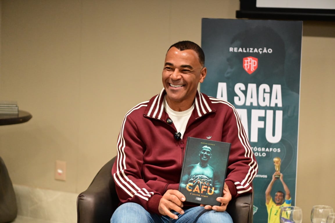 Coletiva de imprensa do lançamento do livro "A Saga Cafu, do Cafu. Hotel Comfort Suítes, na Praia do Canto, em Vitória. 24/09/2025