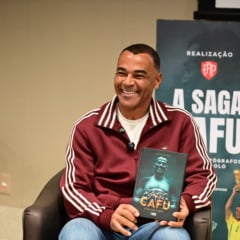 Coletiva de imprensa do lançamento do livro "A Saga Cafu, do Cafu. Hotel Comfort Suítes, na Praia do Canto, em Vitória. 24/09/2025