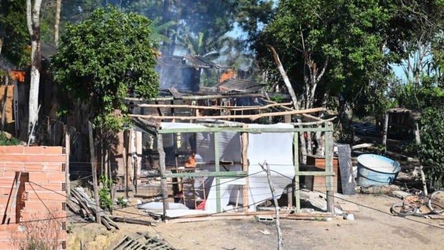 Famílias na ocupação Vila Esperança (Foto: Thiago Soares/ Folha Vitória)