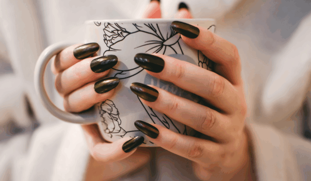 Unhas que vão ser tendência para o mês de outubro/Foto Canva