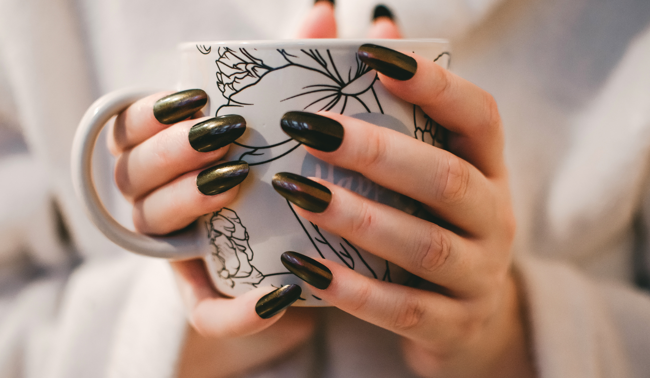 Unhas que vão ser tendência para o mês de outubro/Foto Canva