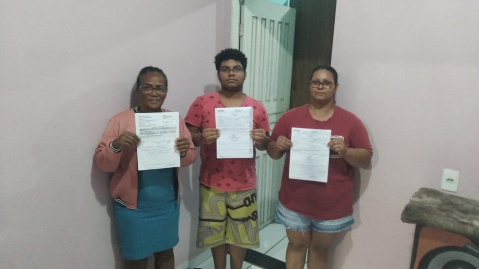 Família sofre à espera de consulta com especialista para adolescente que tem cisto e não consegue mais ir para escola. Foto: Arquivo pessoal
