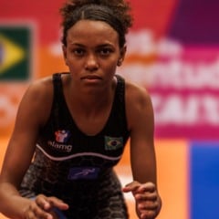 2025.09.15 - Jogos da Juventude CAIXA Brasília 2025 - Wrestling - Cerimônia de premiação da modalidade Wrestling Livre (-71kg) Masculino. A embaixadora atleta Olímpica de Wrestling Giulia Penalber entrega medalhas de bronze para Isaque de Sá Barbatto (ES) e Amir Abdollahzadeh (RO), de prata para Matheus Maxminiano de Souza (RJ) e de ouro para Luis Fernando da Costa Moraes (RR). Foto: Juliana Ávila/COB -IG: @javilaphotos / @timebrasil