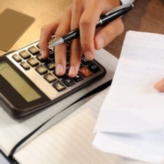 As leis orçamentárias favorecem a transparência e o controle dos recursos públicos, não apenas porque veiculam os valores de despesas e receitas públicas. Foto: Freepik