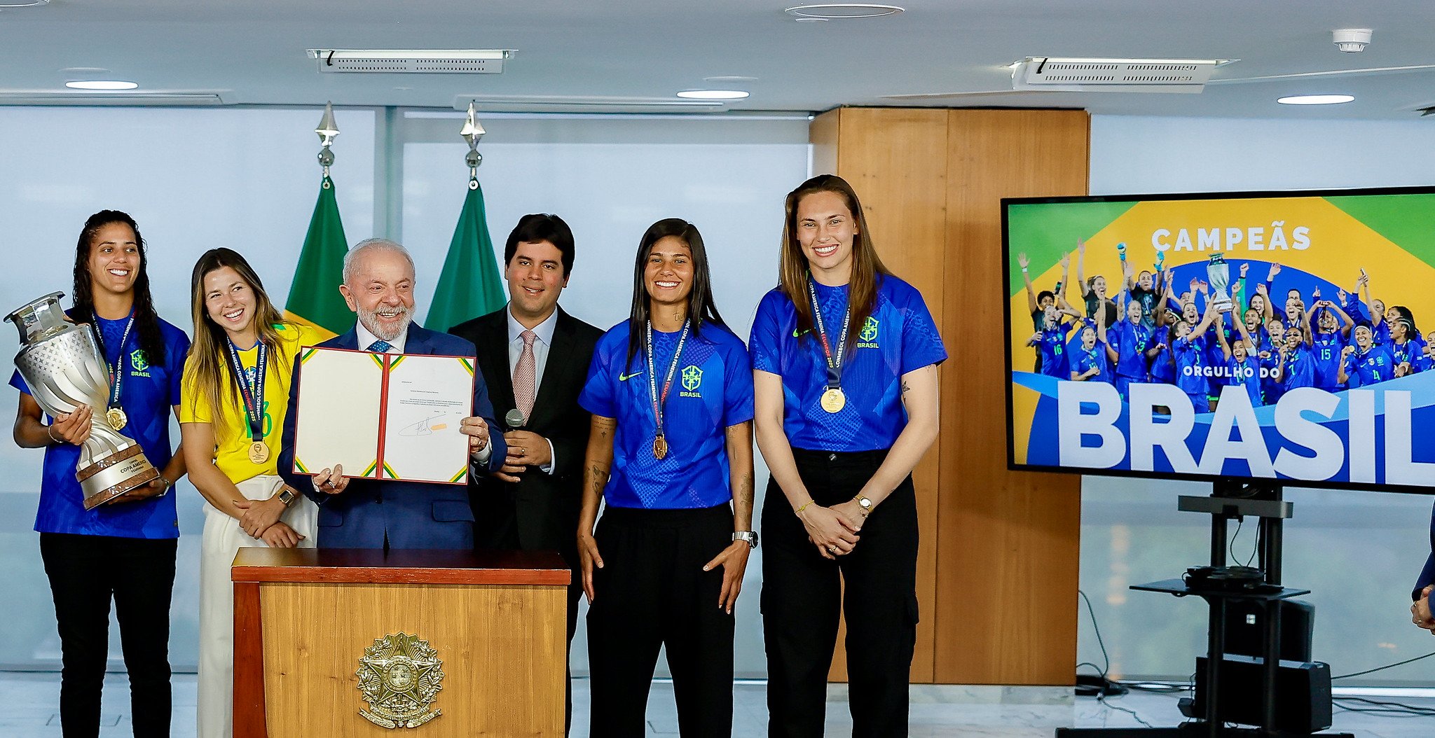 10.09.2025 - Encontro com atletas da Seleção Brasileira de Futebol Feminino, campeãs da Copa América Feminina 2025