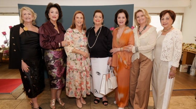 80 amigas tão bacanas quanto a aniversariante no almoço de Mary